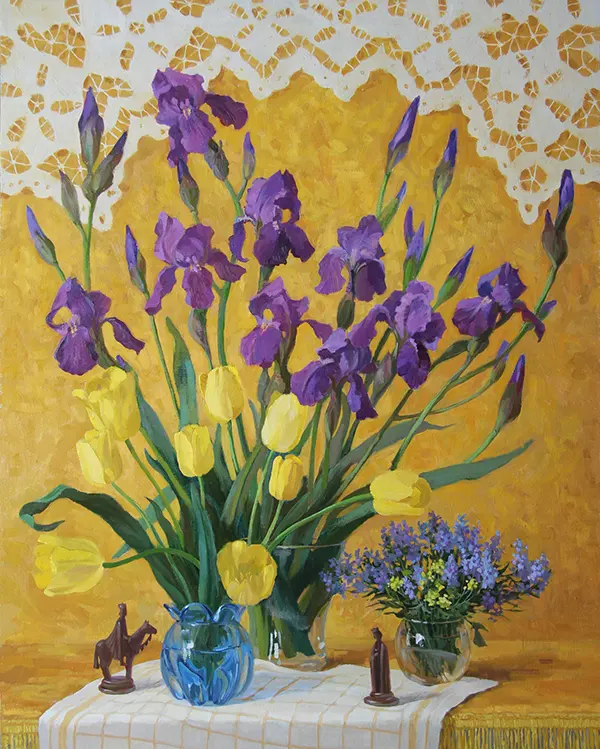 Ирисы на жёлтом